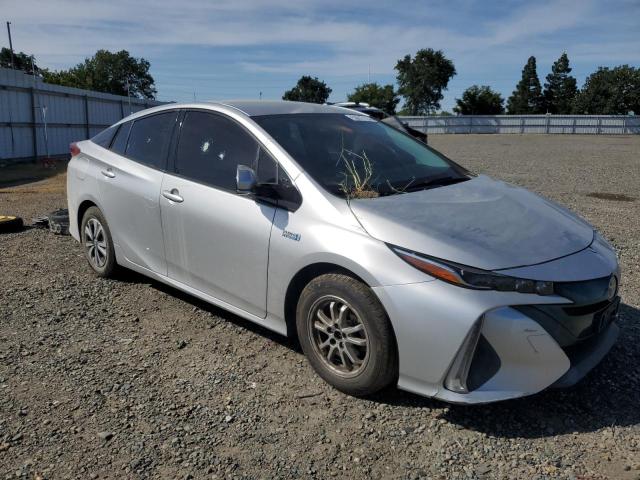 JTDKARFP0H3032990 - 2017 TOYOTA PRIUS PRIM SILVER photo 4