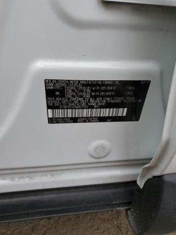 2T3ZFREV0HW357703 - 2017 TOYOTA RAV4 LE 白色 照片 12