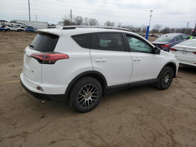 2T3ZFREV0HW357703 - 2017 TOYOTA RAV4 LE 白色 照片 3
