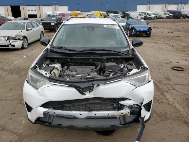 2T3ZFREV0HW357703 - 2017 TOYOTA RAV4 LE 白色 照片 5