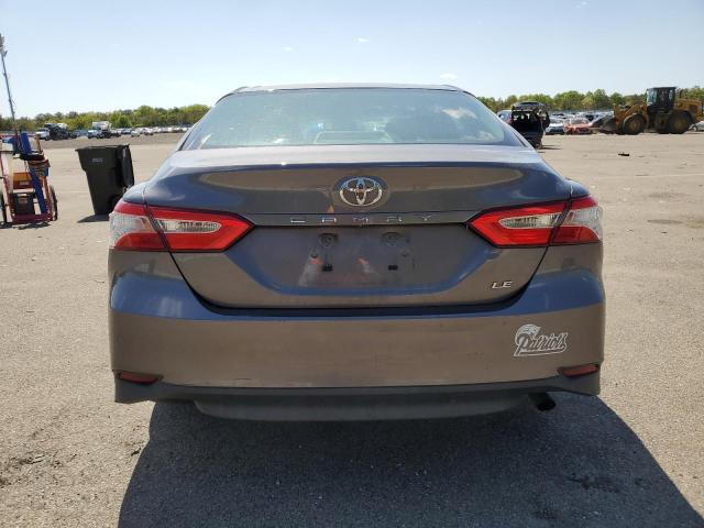 4T1B11HK4JU542256 - 2018 TOYOTA CAMRY L GRAY photo 6