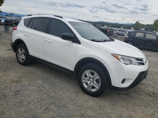 2T3BFREV3FW310664 - 2015 TOYOTA RAV4 LE WHITE photo 4