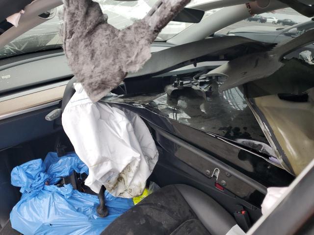 7SAYGDEE0PF944633 - 2023 TESLA MODEL Y Schwarz Foto 8