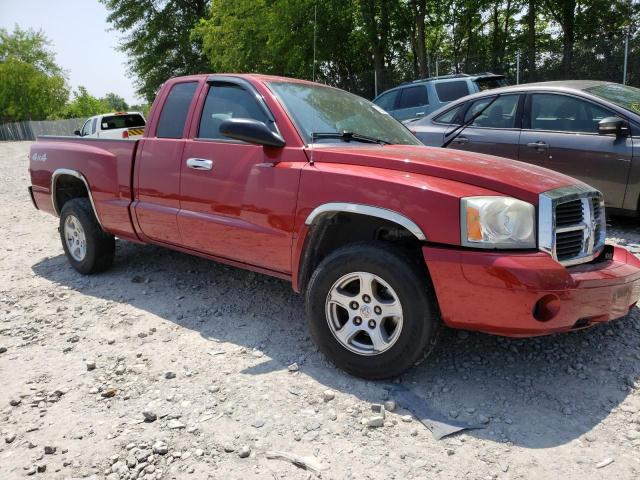 1D7HW42P77S103715 - 2007 DODGE DAKOTA SLT RED photo 4