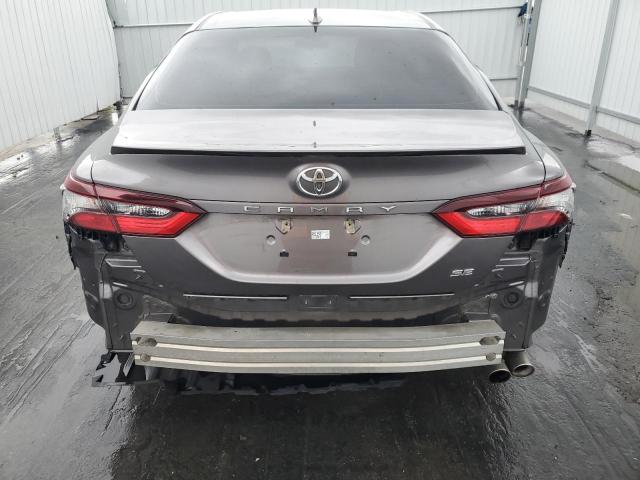 4T1G11AK7MU451356 - 2021 TOYOTA CAMRY SE GRAY photo 6