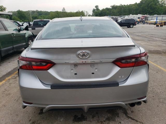 4T1G11AK5RU848684 - 2024 TOYOTA CAMRY SE NIGHT SHADE SILVER photo 6