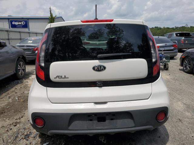 KNDJN2A28K7914993 - 2019 KIA SOUL WHITE photo 6