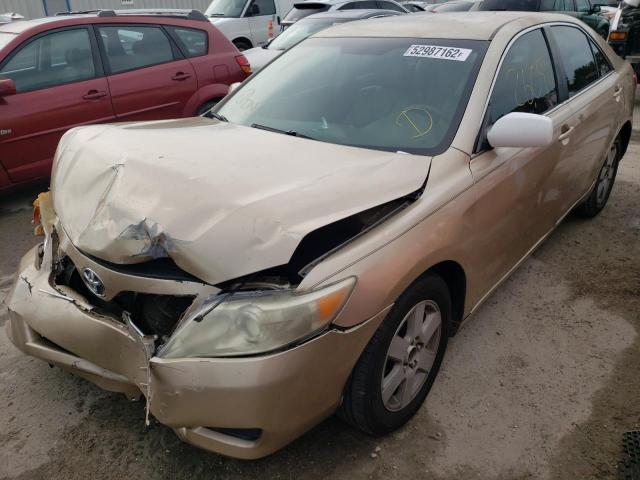 4T1BF3EK6AU033139 - 2010 TOYOTA CAMRY BASE GOLD photo 2