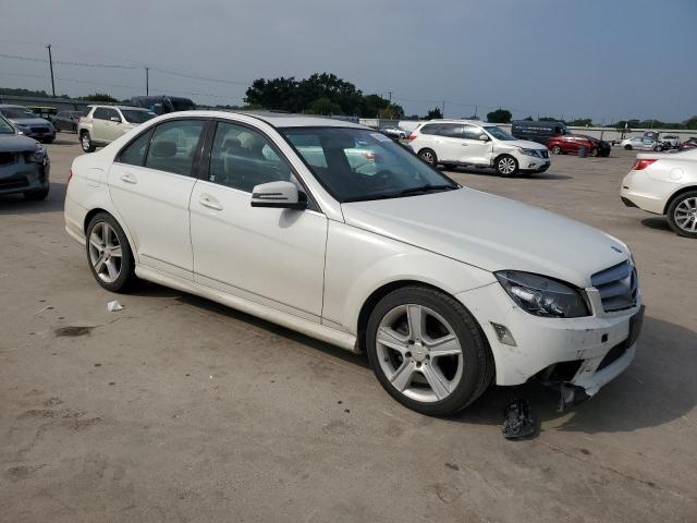 WDDGF5EB4BA419721 - 2011 MERCEDES-BENZ C 300 WHITE photo 4