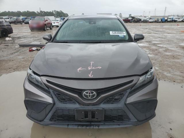 4T1G11AK5PU762398 - 2023 TOYOTA CAMRY SE NIGHT SHADE GRAY photo 5