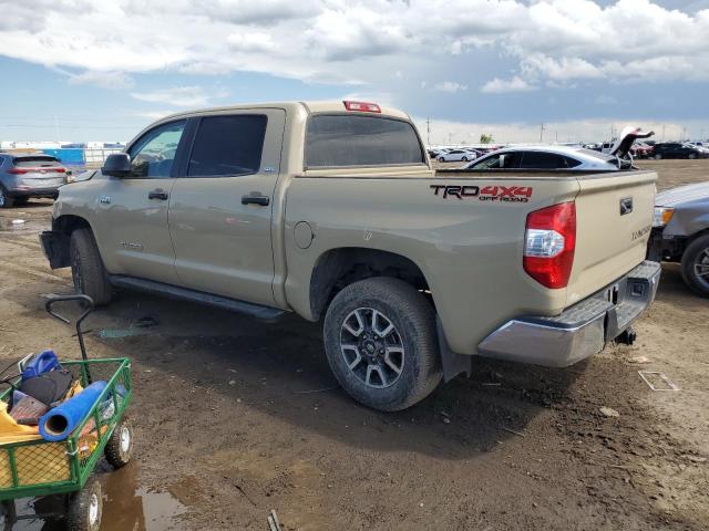 5TFDY5F16JX695858 - 2018 TOYOTA TUNDRA CREWMAX SR5 GOLD photo 2