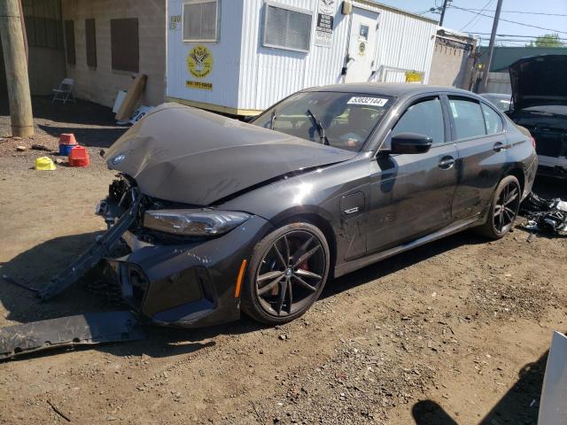 3MW39FS00P8D08169 - 2023 BMW 330XE Czarny zdjęcie 1