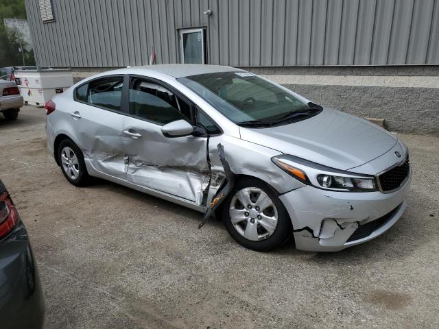 3KPFK4A7XJE202389 - 2018 KIA FORTE LX SILVER photo 4