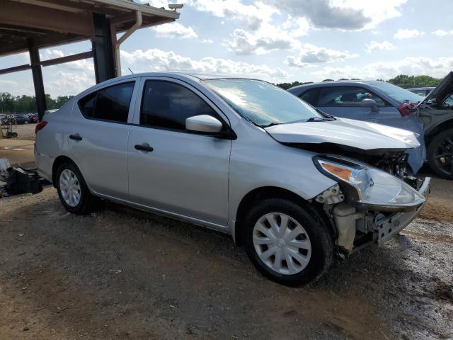 3N1CN7APXJL825098 - 2018 NISSAN VERSA S SILVER photo 4