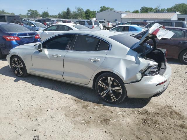 7JRA22TL6KG004050 - 2019 VOLVO S60 T6 INSCRIPTION SILVER photo 2