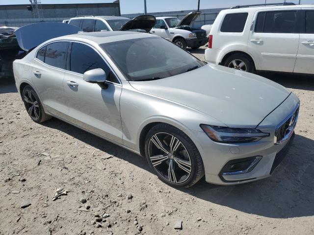 7JRA22TL6KG004050 - 2019 VOLVO S60 T6 INSCRIPTION SILVER photo 4