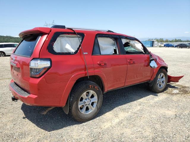 JTEMU5JR8P6110586 - 2023 TOYOTA 4RUNNER SE RED photo 3