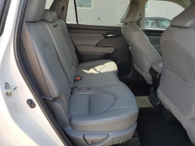5TDGZRBH4MS526713 - 2021 TOYOTA HIGHLANDER XLE WHITE photo 11