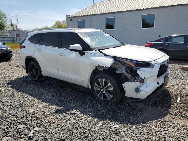 5TDGZRBH4MS526713 - 2021 TOYOTA HIGHLANDER XLE WHITE photo 4