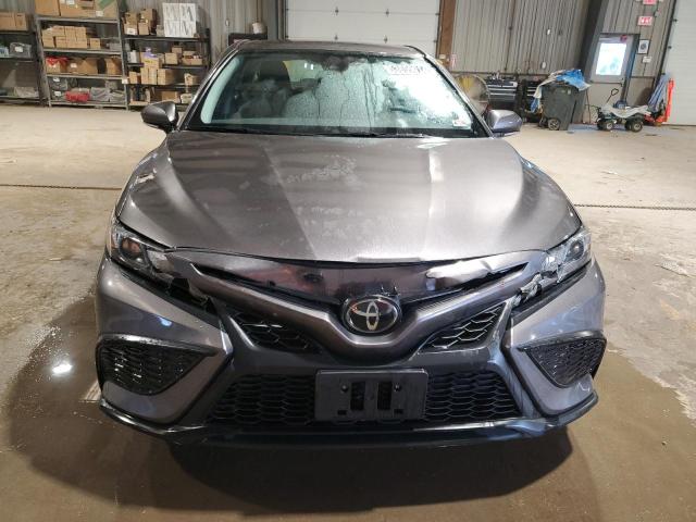 4T1G11AK0PU149251 - 2023 TOYOTA CAMRY SE NIGHT SHADE GRAY photo 5