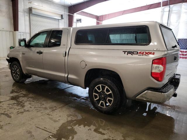 5TFUW5F19JX763088 - 2018 TOYOTA TUNDRA DOUBLE CAB SR/SR5 SILVER photo 2
