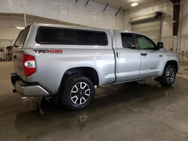 5TFUW5F19JX763088 - 2018 TOYOTA TUNDRA DOUBLE CAB SR/SR5 SILVER photo 3