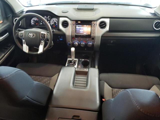 5TFUW5F19JX763088 - 2018 TOYOTA TUNDRA DOUBLE CAB SR/SR5 SILVER photo 8