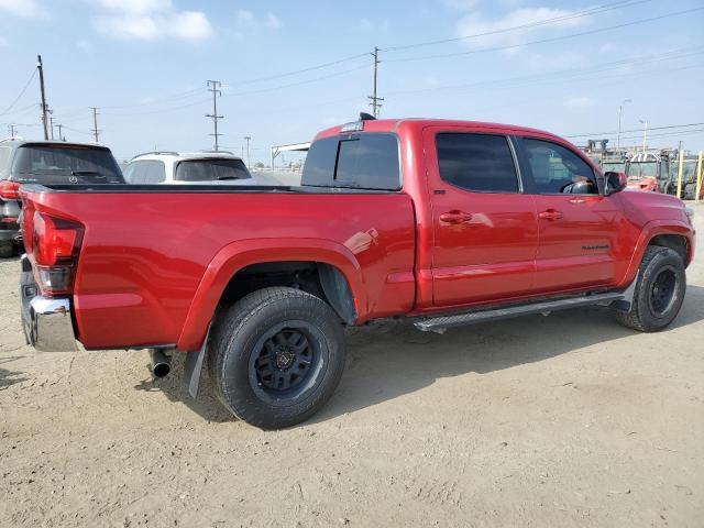 3TMBZ5DN7JM015580 - 2018 TOYOTA TACOMA DOUBLE CAB RED photo 3