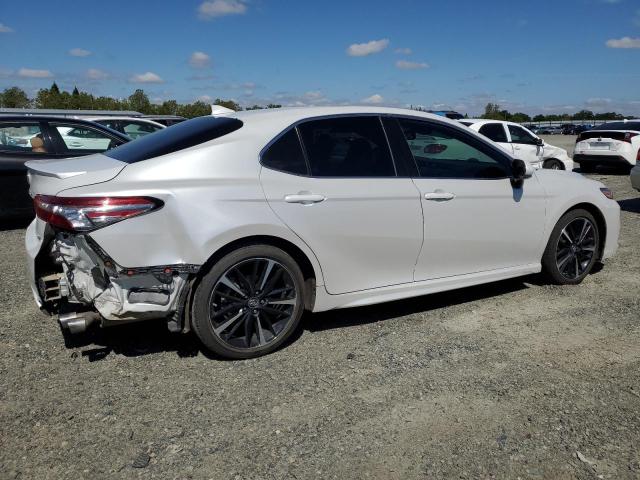 4T1B61HK1KU762702 - 2019 TOYOTA CAMRY XSE WHITE photo 3