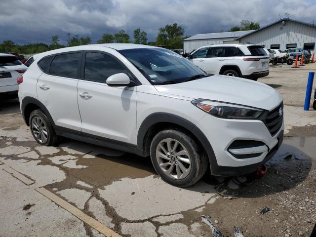 KM8J23A43HU297752 - 2017 HYUNDAI TUCSON SE WHITE photo 4