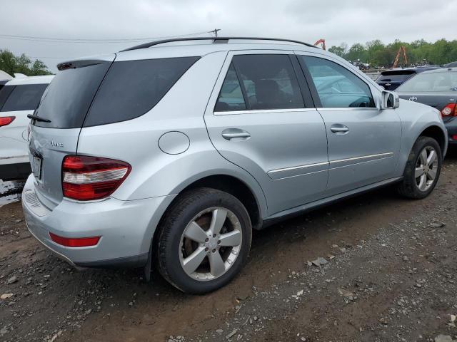 4JGBB8GB2BA689850 - 2011 MERCEDES-BENZ ML 350 4MATIC GRAY photo 3