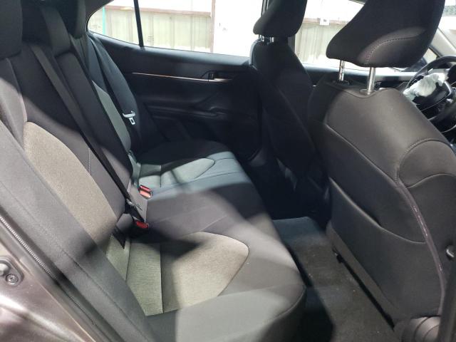 4T1C11AK4RU233509 - 2024 TOYOTA CAMRY LE 灰色 照片 10