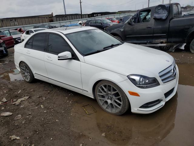 WDDGF8AB6DR258140 - 2013 MERCEDES-BENZ C 300 4MATIC WHITE photo 4