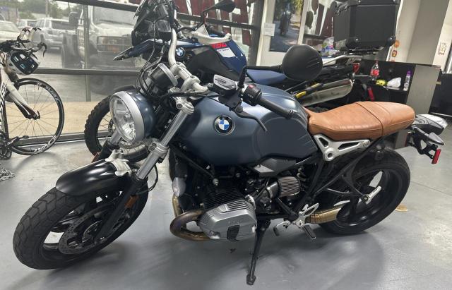 WB10J3308KZ794803 - 2019 BMW R NINE T SCRAMBLER BLUE photo 1