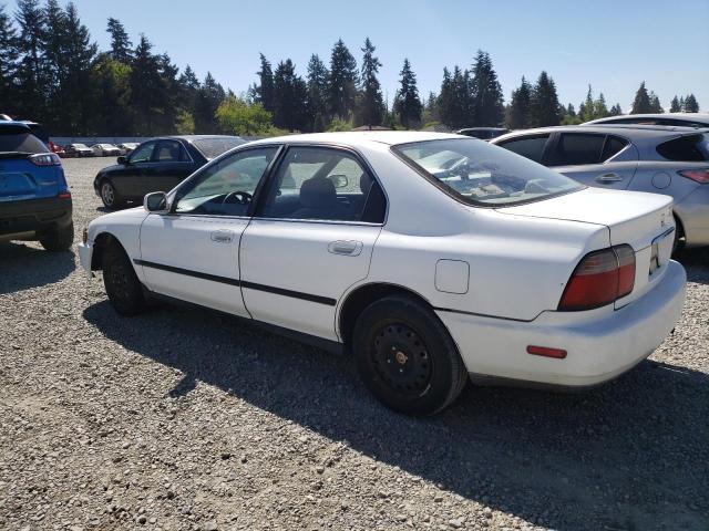 1HGCD5635TA115824 - 1996 HONDA ACCORD LX WHITE photo 2