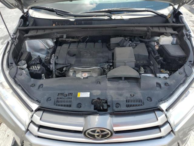 5TDZARFH6KS056871 - 2019 TOYOTA HIGHLANDER LE SILVER photo 12