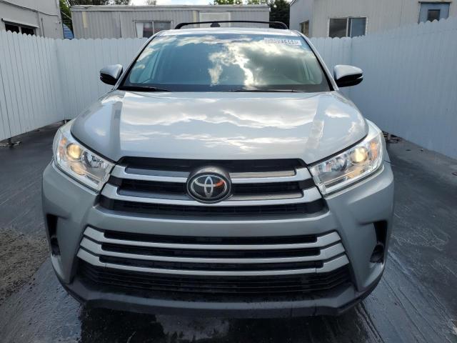 5TDZARFH6KS056871 - 2019 TOYOTA HIGHLANDER LE SILVER photo 5