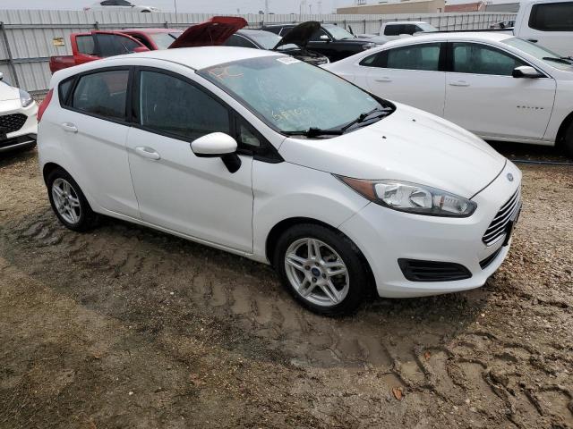 3FADP4EJ4JM106218 - 2018 FORD FIESTA SE WHITE photo 4