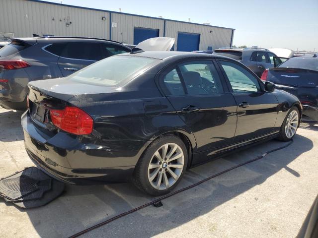 WBAPH73529E127935 - 2009 BMW 328 I BLACK photo 3