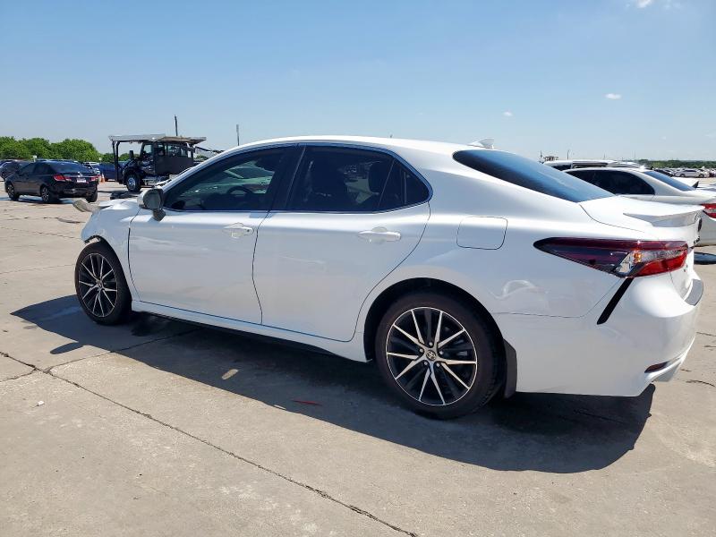 4T1G11AK8PU820679 - 2023 TOYOTA CAMRY SE NIGHT SHADE WHITE photo 2
