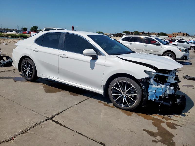 4T1G11AK8PU820679 - 2023 TOYOTA CAMRY SE NIGHT SHADE WHITE photo 4