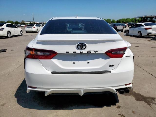 4T1G11AK8PU820679 - 2023 TOYOTA CAMRY SE NIGHT SHADE WHITE photo 6