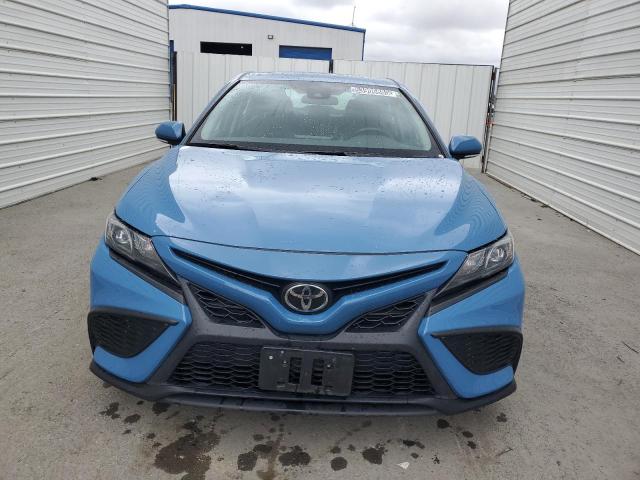 4T1G11AK3PU150118 - 2023 TOYOTA CAMRY SE NIGHT SHADE BLUE photo 5