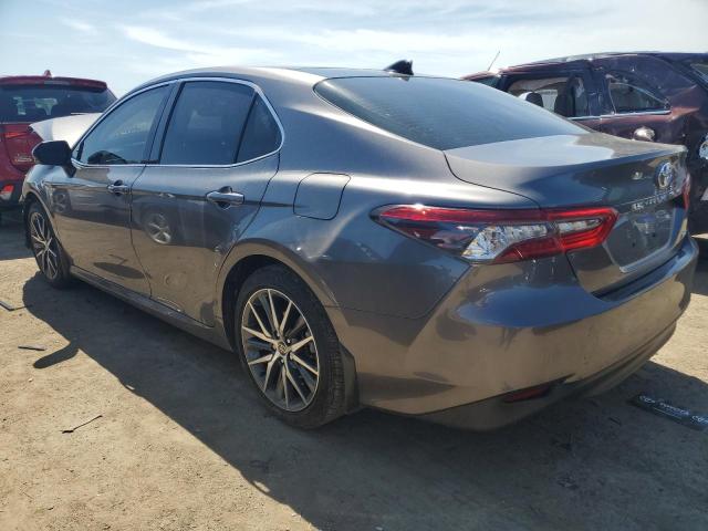 4T1F11AKXPU114258 - 2023 TOYOTA CAMRY XLE GRAY photo 2