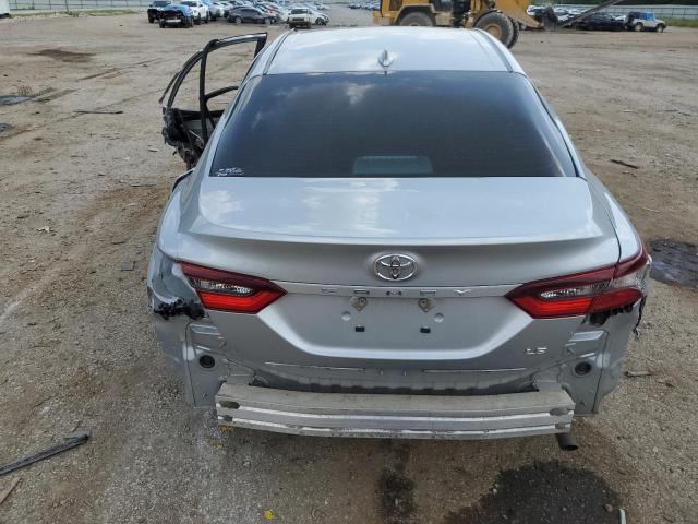 4T1C11AK0NU072845 - 2022 TOYOTA CAMRY LE GRAY photo 6