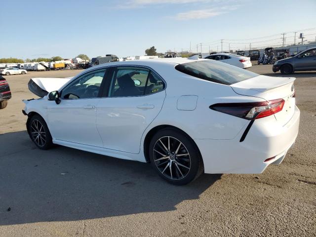 4T1G11AK8RU244062 - 2024 TOYOTA CAMRY SE NIGHT SHADE WHITE photo 2