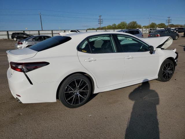 4T1G11AK8RU244062 - 2024 TOYOTA CAMRY SE NIGHT SHADE WHITE photo 3