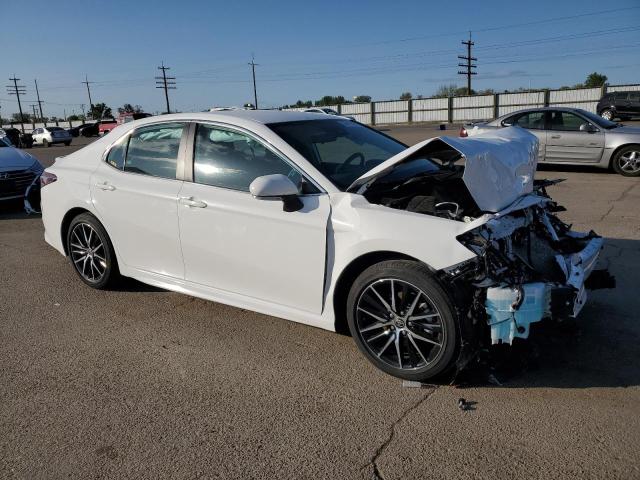 4T1G11AK8RU244062 - 2024 TOYOTA CAMRY SE NIGHT SHADE WHITE photo 4