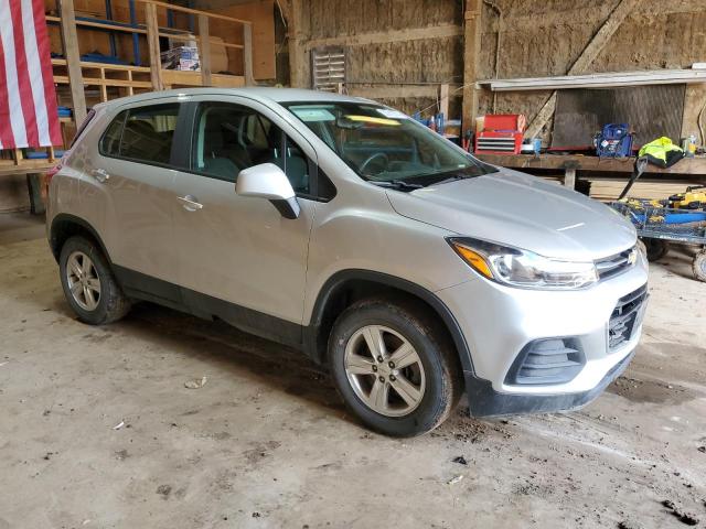 KL7CJNSB6JB565409 - 2018 CHEVROLET TRAX LS SILVER photo 4