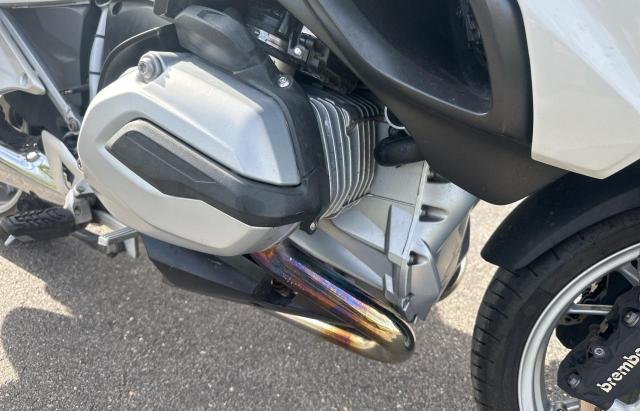 WB10A1304HZ431394 - 2017 BMW R1200 RT WHITE photo 7